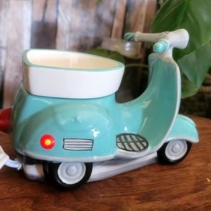 Scentsy Around Town Scooter Teal